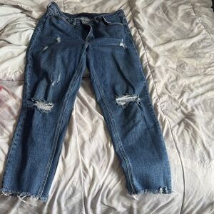 Trendy Distressed Ankle Jeans in Blue
